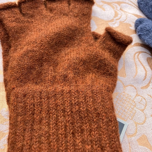 Fingerless  Rust Gloves - Picture 2 of 2
